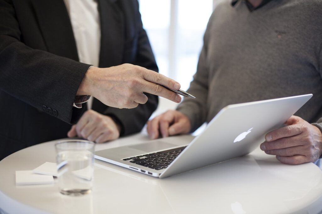 consulting-edp-businessman-3031678 consulting, edp, businessman-3031678.jpg